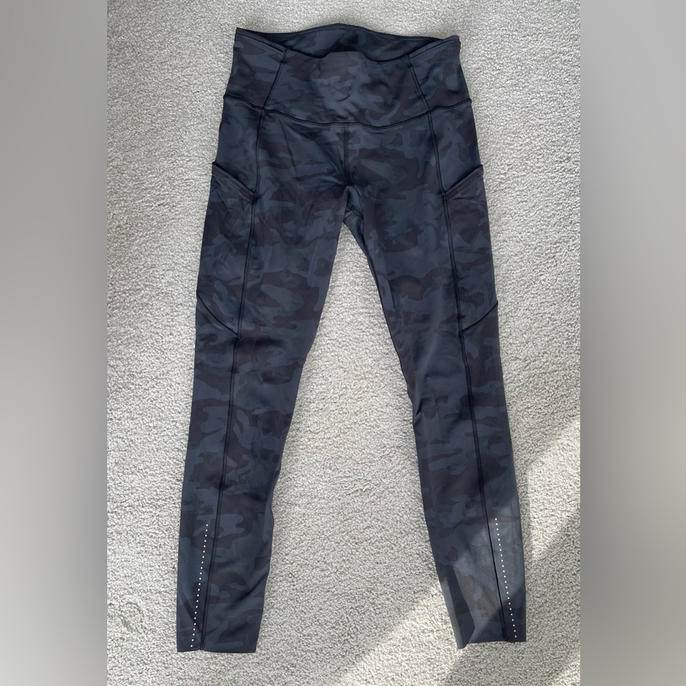 Fast and free camo. Size 8. Like new, barely worn. Smoke and pet free home!